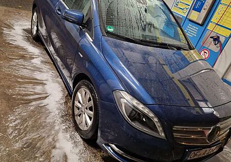 Mercedes-Benz B 200 (BlueEFFICIENCY) 7G-DCT