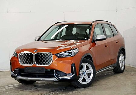 BMW iX1 xDrive30 xLine Sport HUD 360° DrivingPro AHK