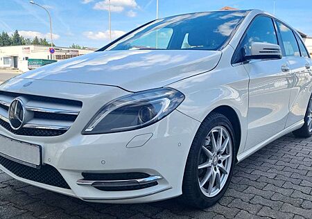 Mercedes-Benz B 220 CDI BlueEFF 7G-DCT * PANO * LEDER * XENON *EU6*