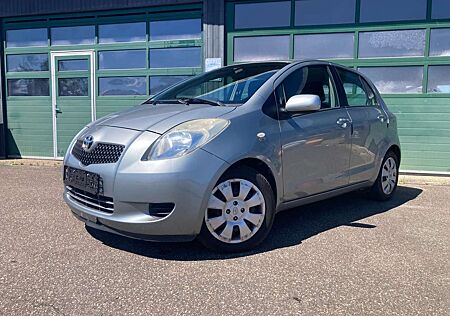 Toyota Yaris Sol 1.3 Automatik Klima Scheckh AHK 8-fach bereift