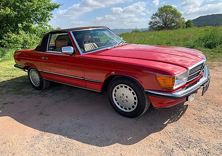 Mercedes-Benz SL 560 Rot mit H - Kennzeichen