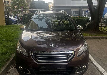 Peugeot 2008 1.6 Benziner * Pano * Einparkhilfe