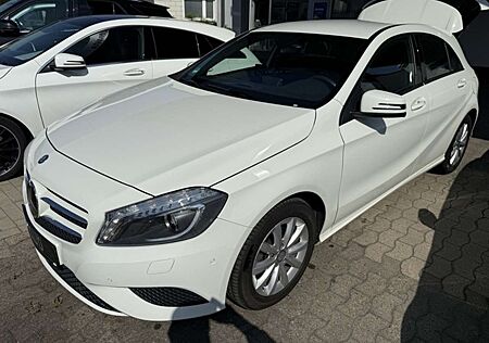 Mercedes-Benz A 180 Style Kamera Navi AHK PDC BI-Xenon