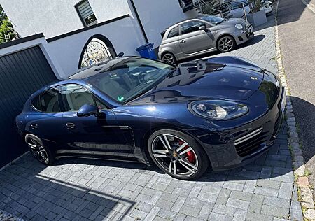 Porsche Panamera GTS PDK