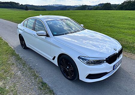 BMW 530 E Luxury Line VOLL Hybrid Performance Top Zustand