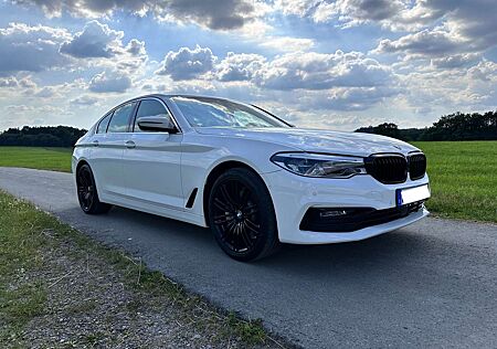 BMW 530 E Luxury Line VOLL Hybrid Performance Top Zustand