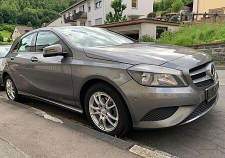 Mercedes-Benz A 180 (BlueEFFICIENCY) 7G-DCT Style
