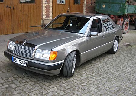 Mercedes-Benz 230