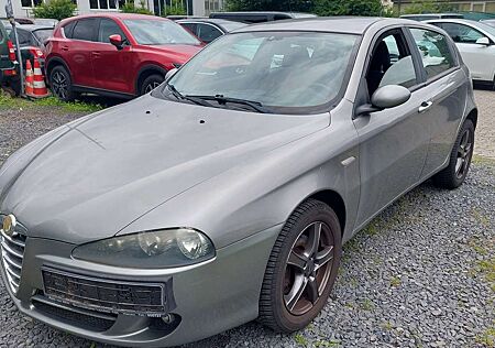 Alfa Romeo 147 1.9 JTD 8V M-Jet Distinctive