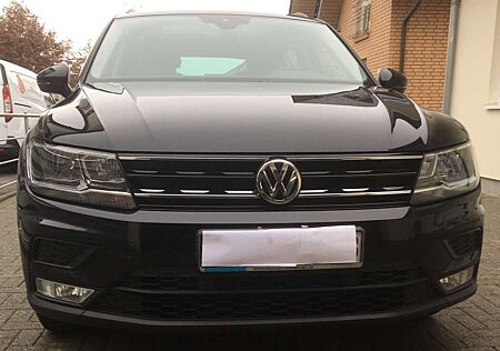 VW Tiguan Volkswagen 2.0 TDI SCR. AHK. Pano. 2xMassage