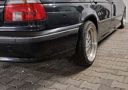 BMW 528i 528