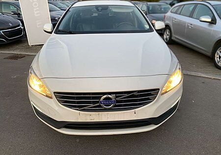 Volvo V60 2,0 D2 Momentum*Navi*Leder*PDC*Garantie