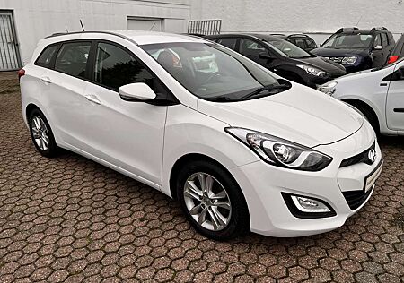 Hyundai i30 gebraucht kaufen Hyundai i30 i30cw 1.4 Fifa World Cup Edition