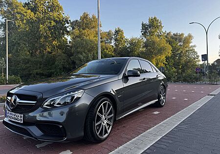 Mercedes-Benz E 63 AMG 4Matic 360Kamera/Massage/Distr+/schiebed.
