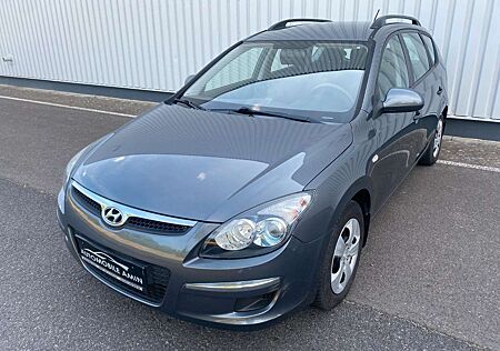 Hyundai i30 cw Kombi aus 1.Hand AHK Klima TÜV Serv. NEU