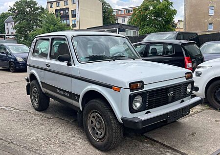 Lada Niva 1.7i LPG GAS Only 4x4 Faltdach TÜV/AU NEU