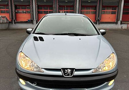 Peugeot 206 1.4/Benzin/TÜV NEU