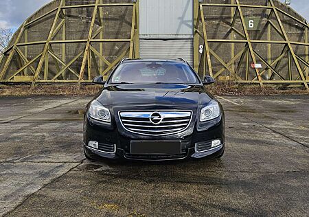 Opel Insignia 2.0 Turbo Sports Tourer 4x4 Automatik Spo
