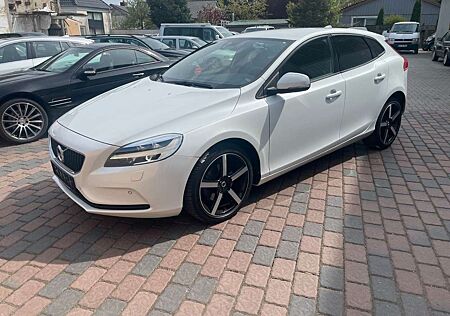 Volvo V40 T2 Momentum NAVI, Shz, Kamera