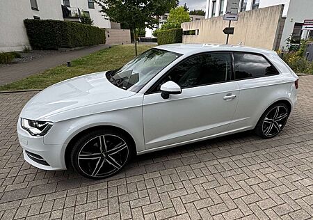 Audi A3 Sportback 1.4 TFSI Sportback S tronic Attractio