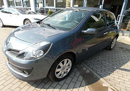 Renault Clio 1,6 Automatik mit 42200 km