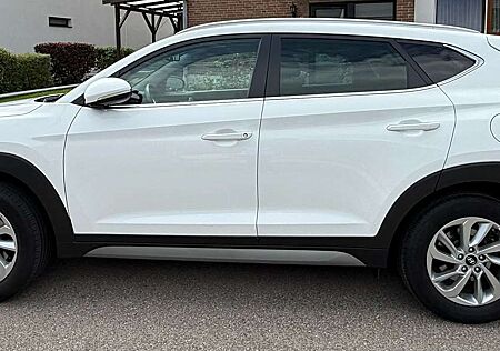 Hyundai Tucson blue 1.6 GDi 2WD Navi