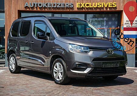 Toyota Pro Ace Proace Geel nummernschild 5 Sitze automatik