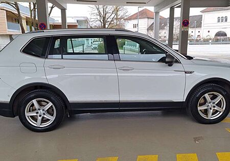 VW Tiguan Volkswagen Allspace Highline4X4*StandHZG*Ledermemori