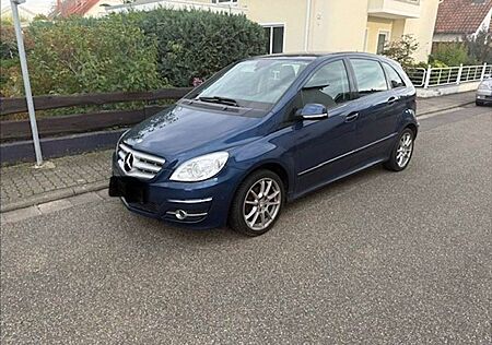 Mercedes-Benz B 200 gebraucht kaufen Mercedes-Benz B 200 TURBO•XENON•LEDER•PDC•TÜV 10/2027