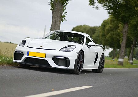 Porsche Cayman 718 GT4