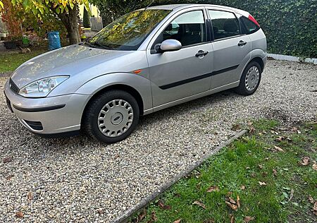 Ford Focus Fließheck 5-Türer 1.8 Futura