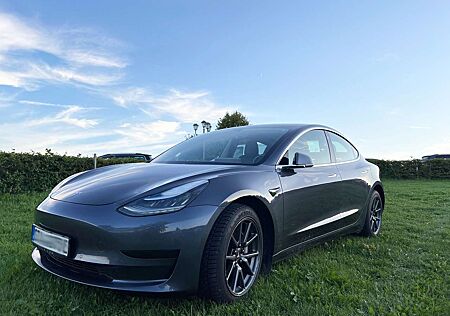 Tesla Model 3 Standard Reichweite Plus Hinterradantrieb