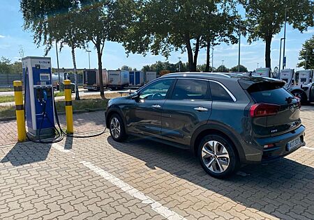 Kia Niro e- Spirit 64kWh Navi Teilleder SHZ 3 Phasen