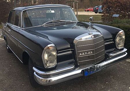 Mercedes-Benz 220 SEB Automatic Oldtimer Große Heckflosse