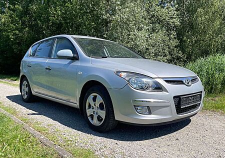 Hyundai i30 CW Comfort 1.4l Tüv=08/2025 2.Hand VB