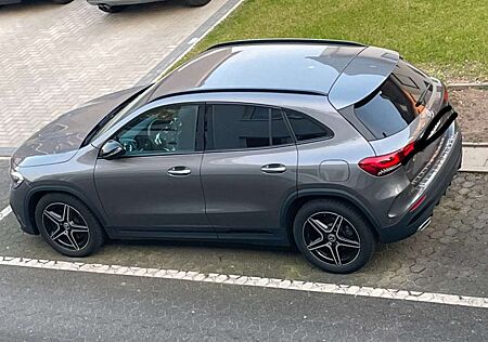 Mercedes-Benz GLA 200 AMG Line Night (247.787)
