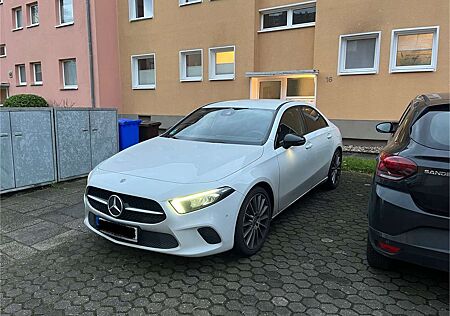 Mercedes-Benz A 220 A-Klasse Limousine 4Matic 7G-DCT GROSSER NAVI AMG