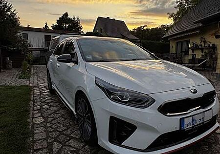 Kia Cee'd Ceed / 1.6 T-GDI DCT7 OPF GT