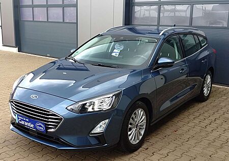 Ford Focus Titanium 1. 5i /Automatik 1.Hand