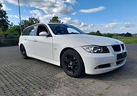 BMW 318i 318 Touring Aut. Kimaautom., Navi, PDC, TÜV 26