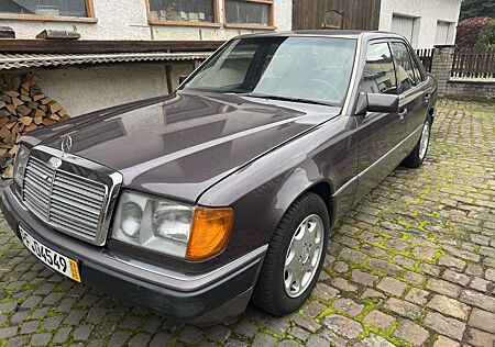 Mercedes-Benz E 260 Klimaautomat,Oldtimer,Tempomat