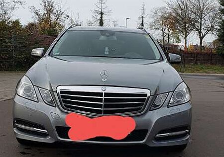 Mercedes-Benz E 220 T CDI DPF BlueEFFICIENCY 7G-TRONIC Avantgarde