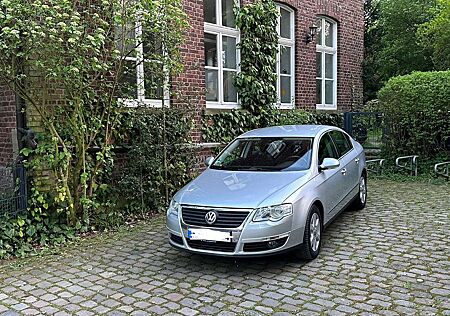 VW Passat Volkswagen 2.0 TDI Limousine 2. Hand seit 2018 NaviBose PDC