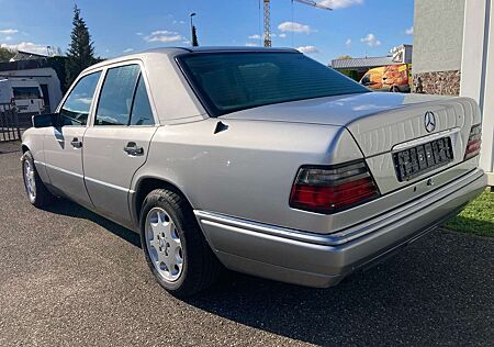 Mercedes-Benz E 300 D Limousine Automatik W124 136PS H-Zulassung