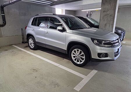 VW Tiguan Volkswagen 2.0 TDI DPF 4Motion / AHK / NAVI