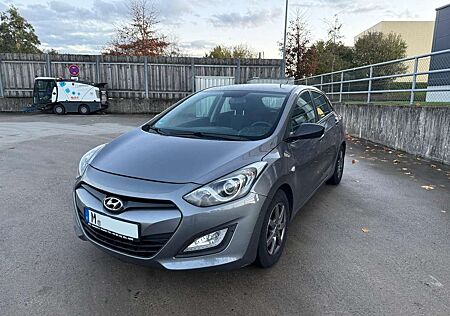 Hyundai i30 Klima TÜV Reifen Bremsen Auspuff Neu!!