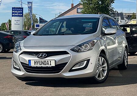 Hyundai i30 CW 1.6 AT NAVI/SHZ/S.Heizung/PDC v.h./GARANT