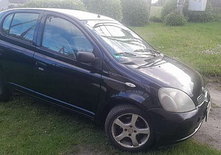 Toyota Yaris 1.0 linea sol