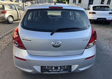 Hyundai i20 Style/Scheckheft/Kamera/SHZ/Klima/Alu/USB/Isofix