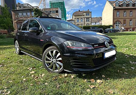 VW Golf GTI Volkswagen Performance BlueMotion Technology DSG
